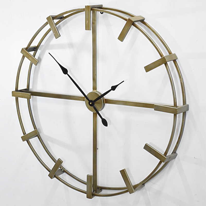 Simple Round Decorative Metal Wall Clock 